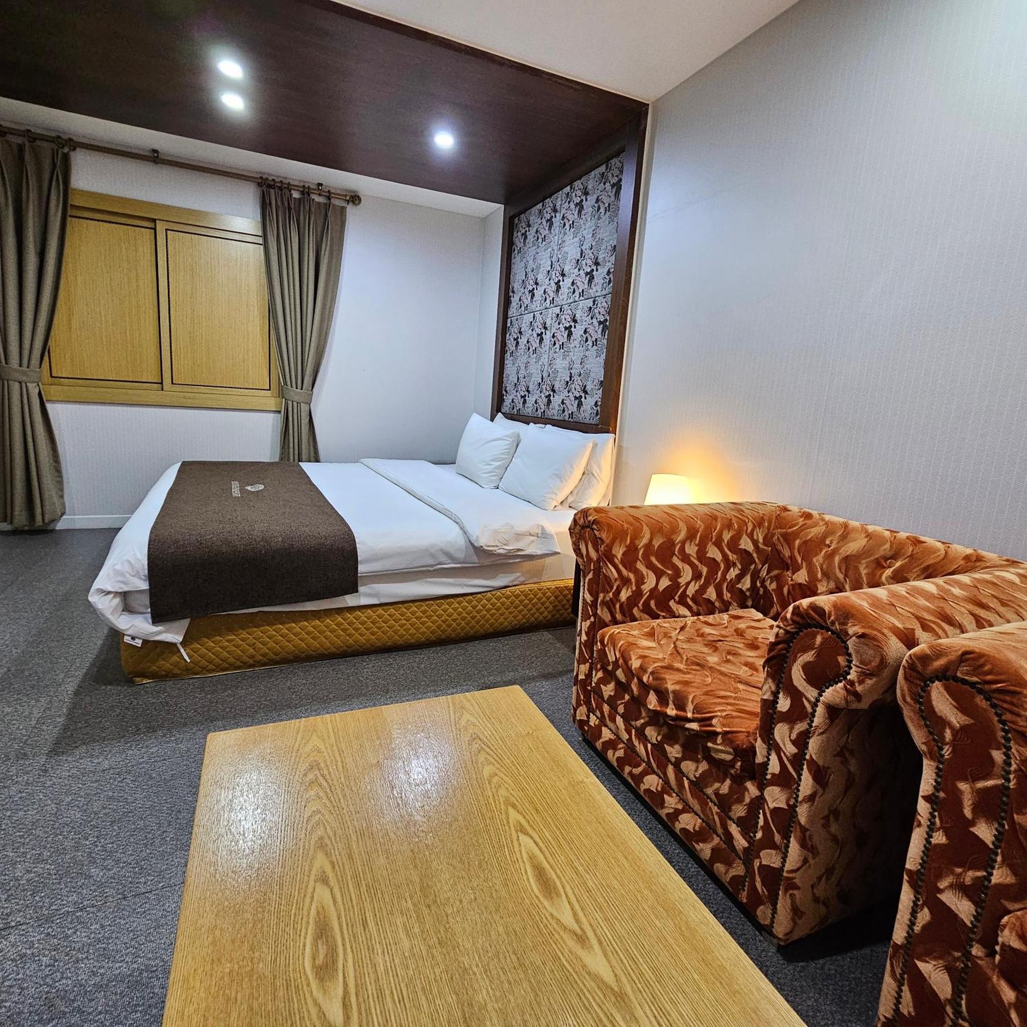 Amour Hotel Suwon Exterior photo